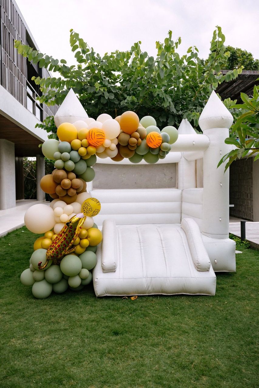 Bounce castle Little