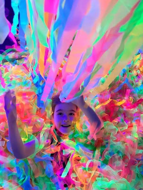 Neon paper show