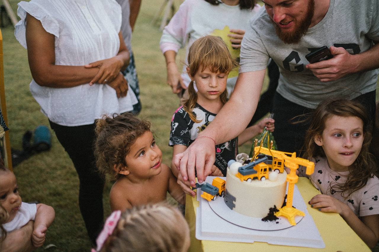 A builders' party pitched exactly at three years old — photo 6