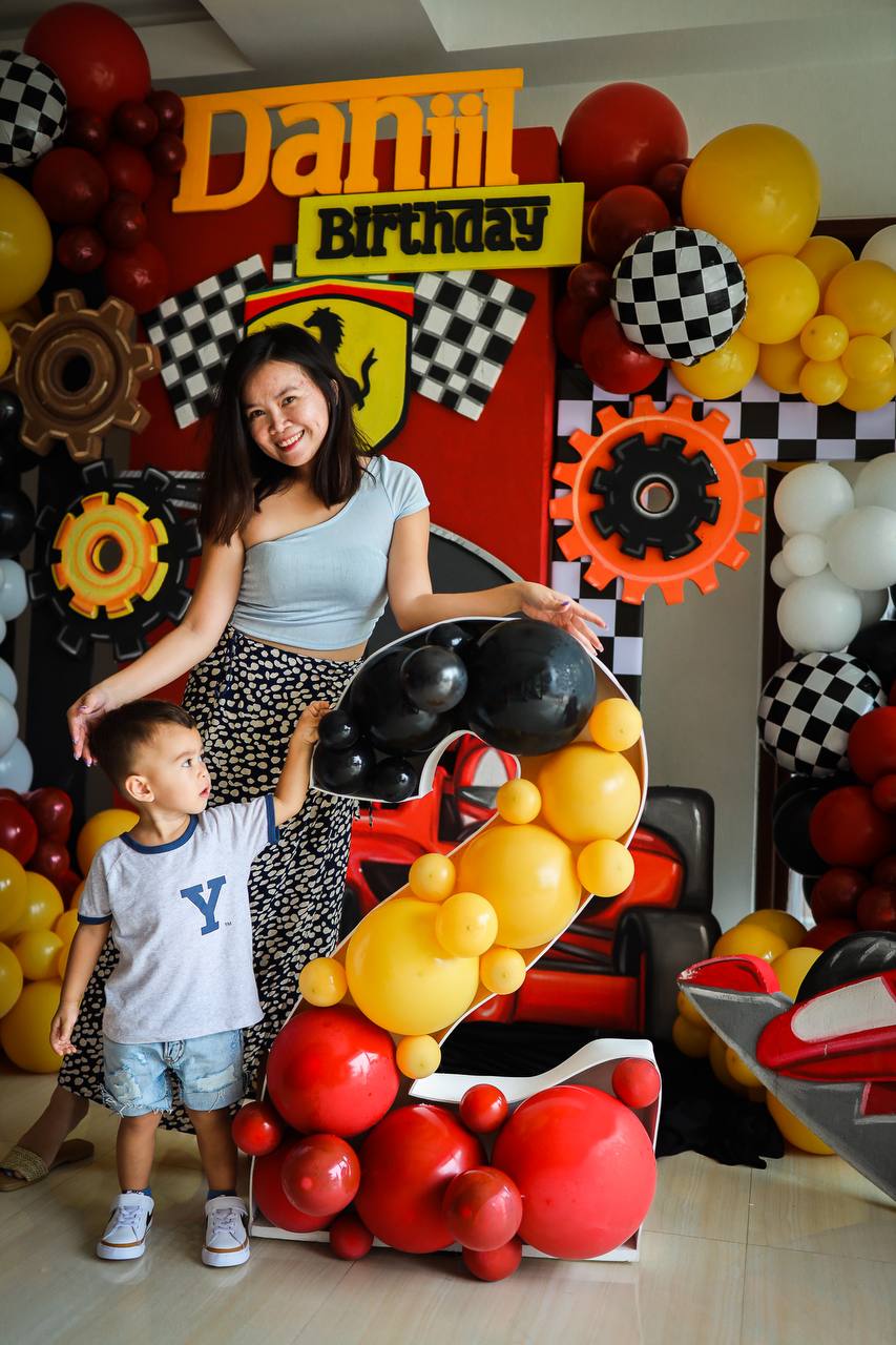 A racing party built indoors, where a two-year-old could cope — photo 4