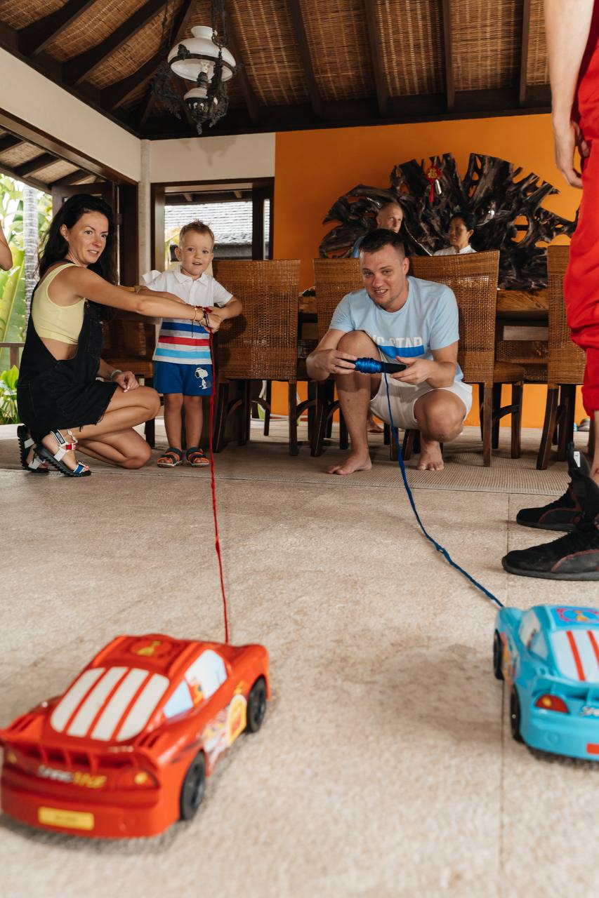 A racing party built indoors, where a two-year-old could cope — photo 5