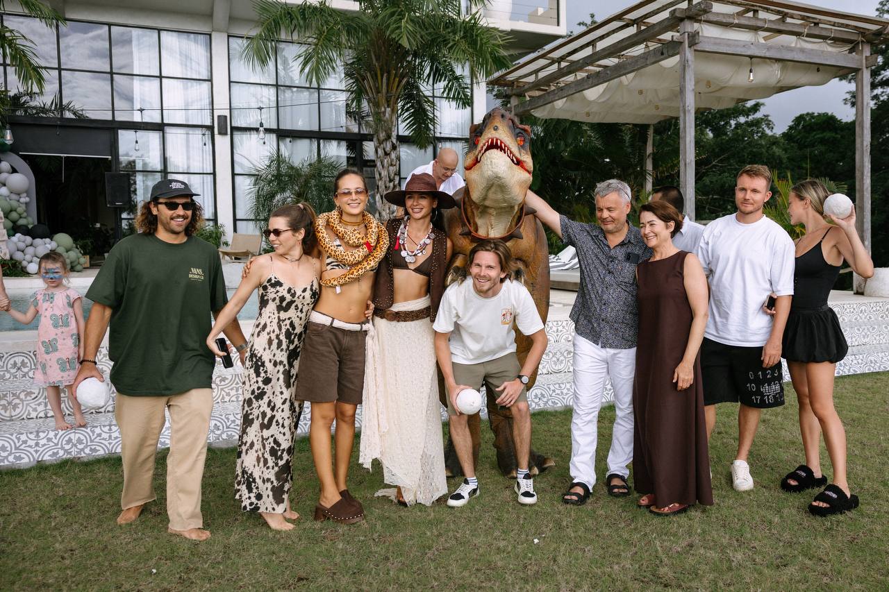 The dinosaur party where the grown-ups came in costume — photo 3