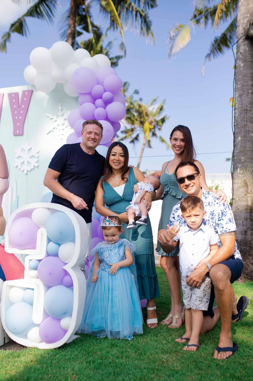 A Frozen party where she stood between Elsa and Anna — photo 2