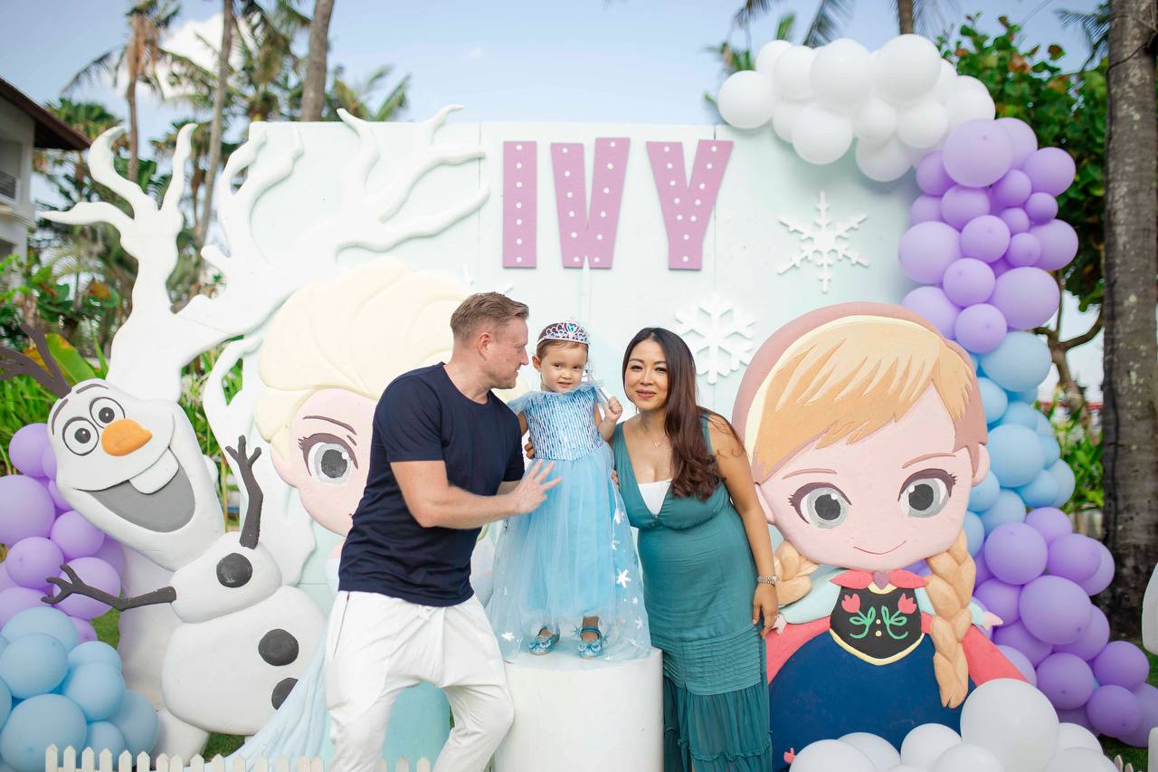 A Frozen party where she stood between Elsa and Anna — a real kids birthday party in Bali