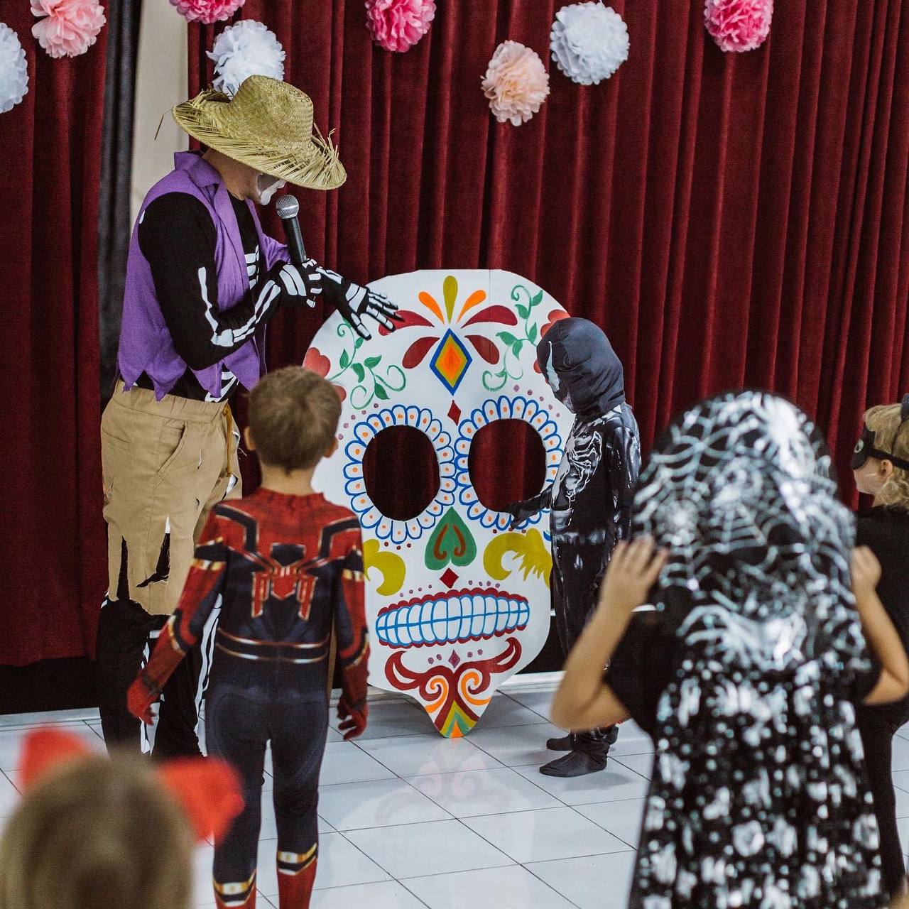 A Halloween party where the mothers were in costume too — photo 1
