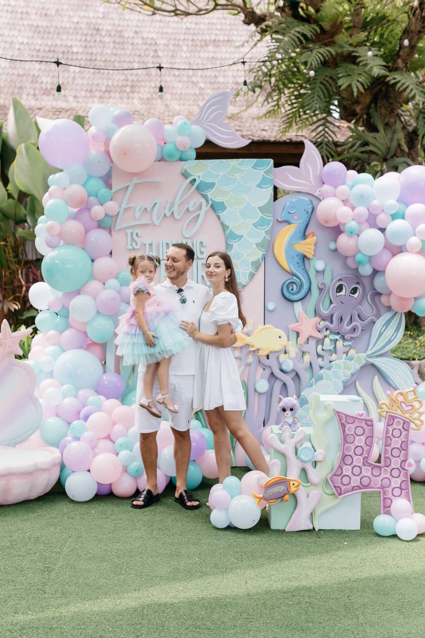 A mermaid party where her parents ate lunch sitting down — a kids birthday party in Bali