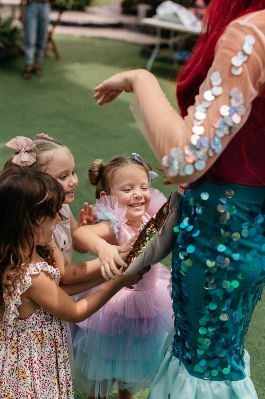 A mermaid party where her parents ate lunch sitting down — photo 7