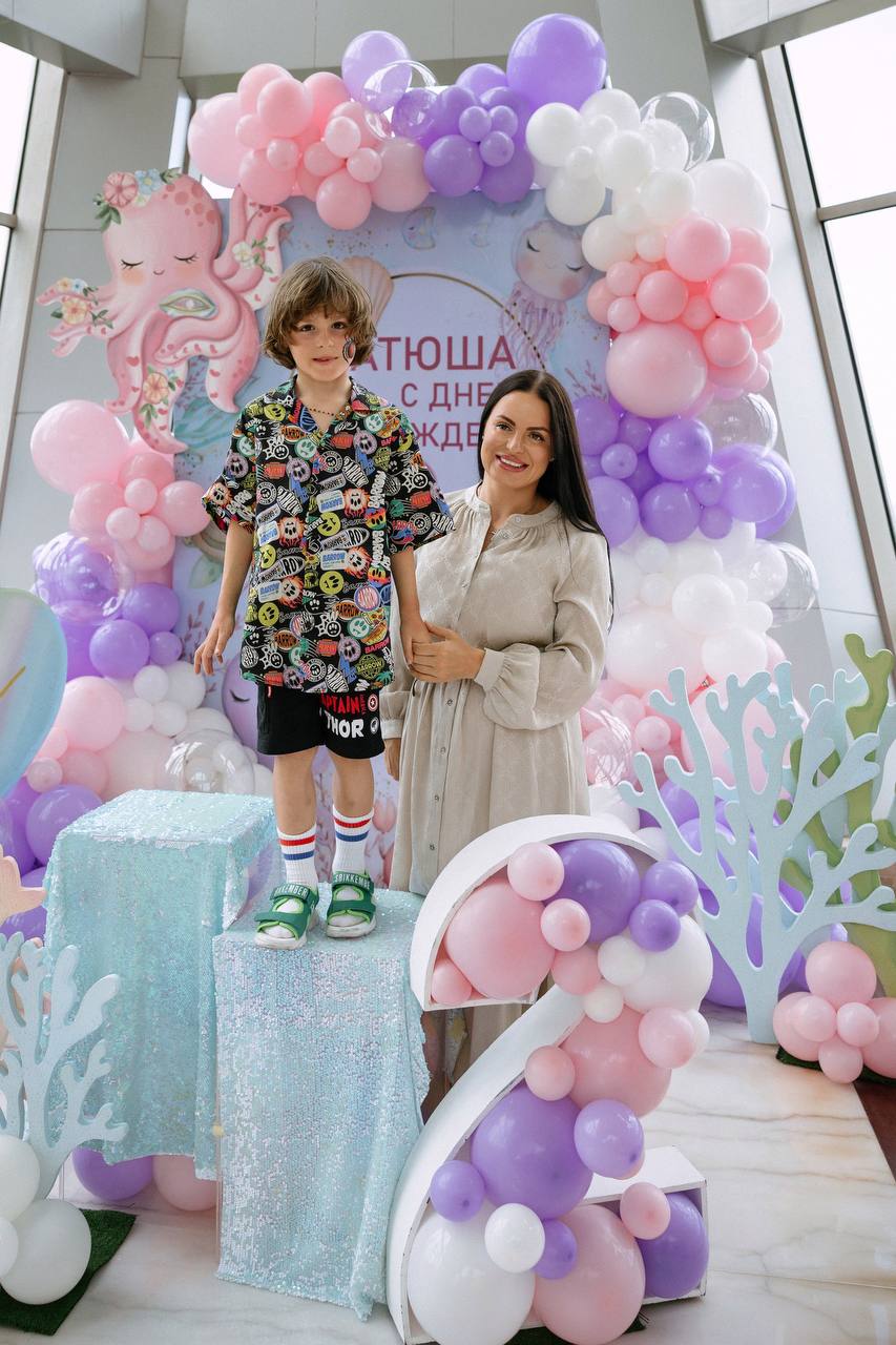 A mermaid party built indoors, in cool air — photo 4