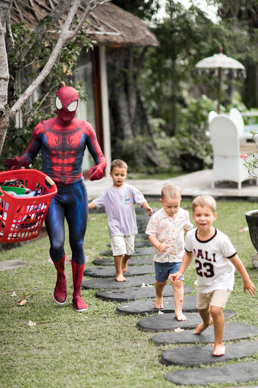 A Spiderman party where every guest arrived as somebody — photo 8