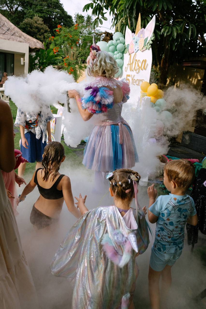 A unicorn party that worked with everyone in wet swimsuits — photo 7